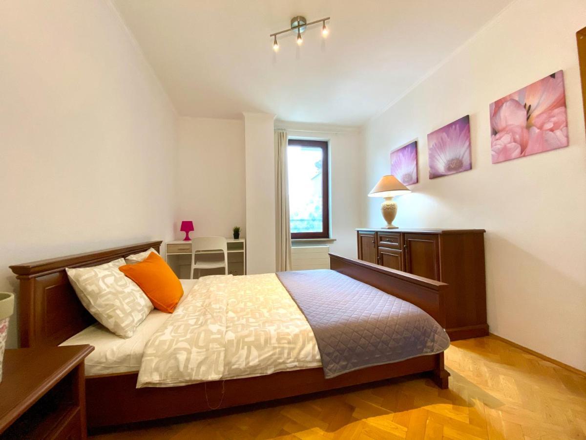 Center Warsaw - Apartmenty Jana Pawla II Buitenkant foto