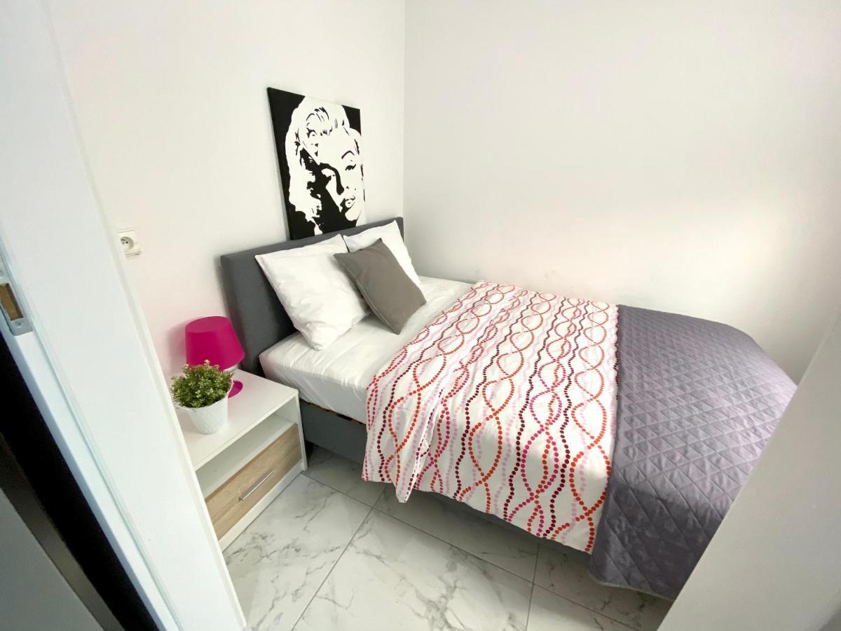 Center Warsaw - Apartmenty Jana Pawla II Buitenkant foto